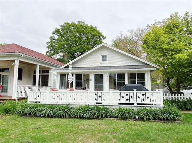 Property Photo:  406 410-412 North Shore Drive  MI 49090 