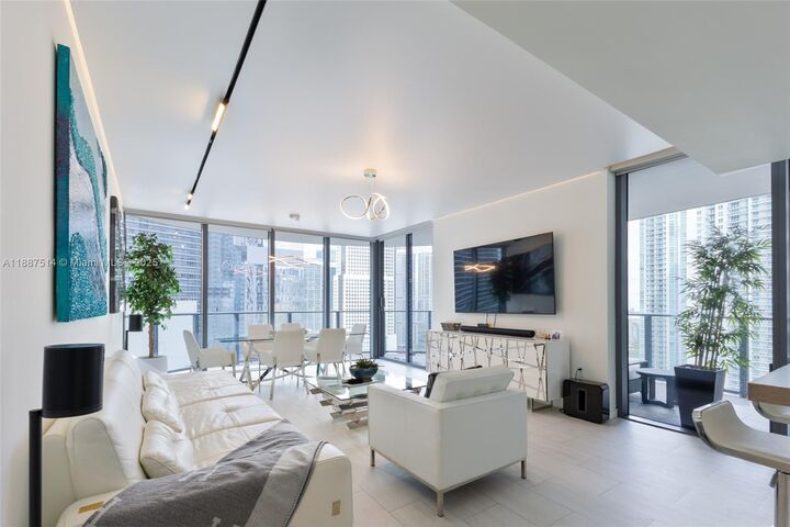 Property Photo:  1000 Brickell Plz 2515  FL 33131 