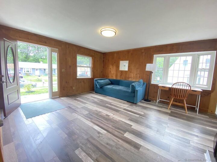 Property Photo:  28 Grove Place  CT 06810