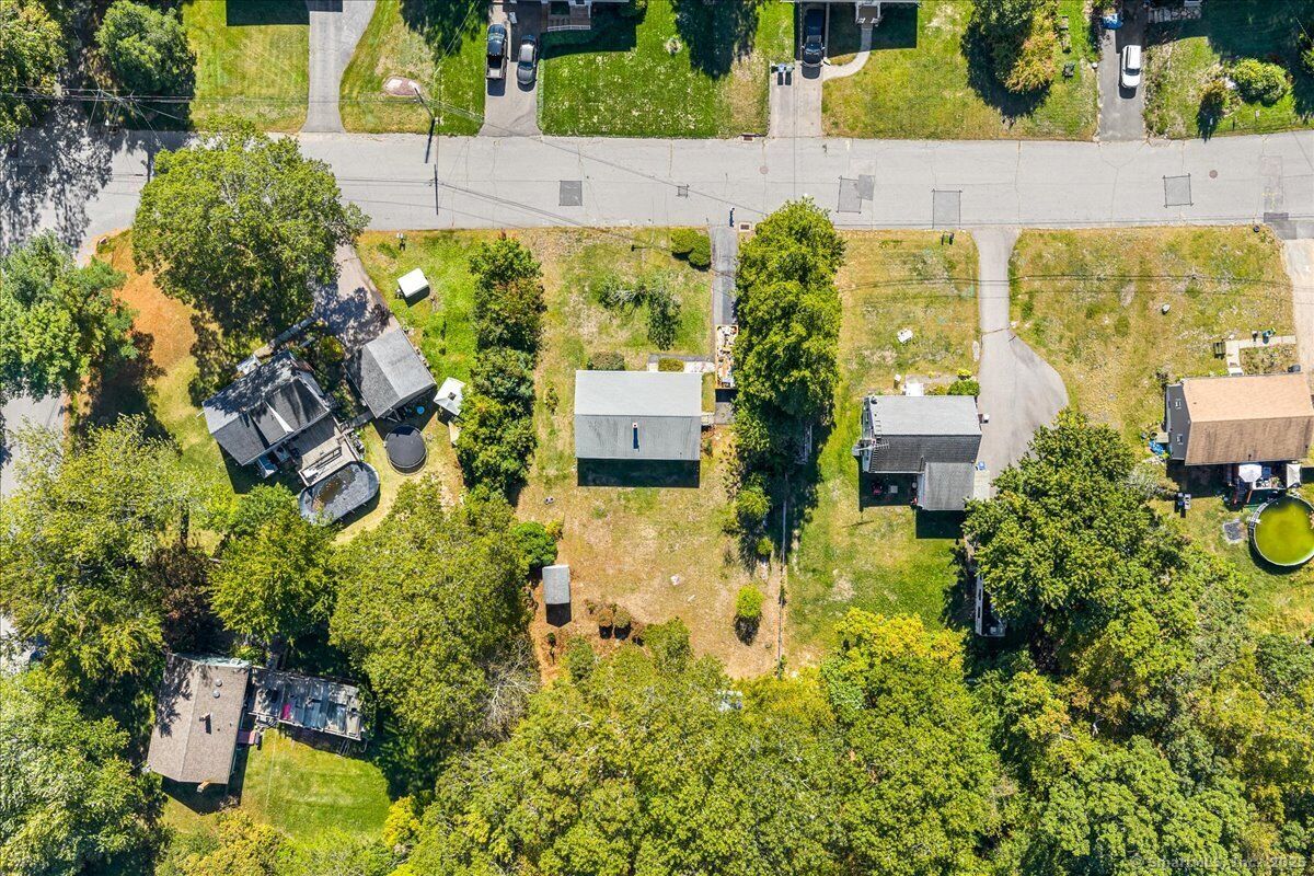 Property Photo:  19 New Hampshire Lane  CT 06370 