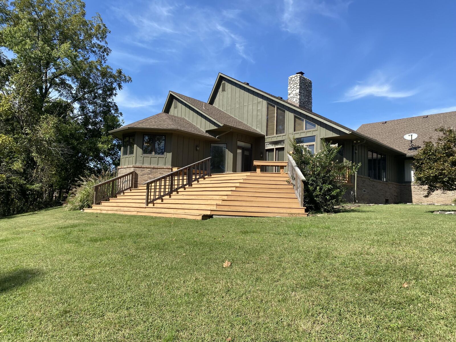 Property Photo:  561 E Spring Street  MO 64850 