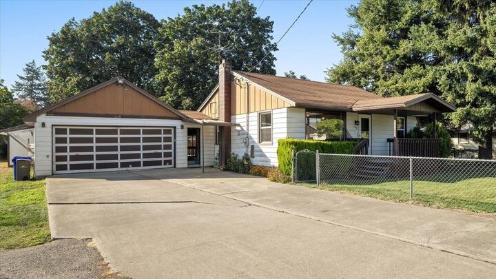 Property Photo:  102 S Long Rd  WA 99016 