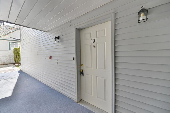 Property Photo: 912 W Lincoln Pl 101 WA 99204