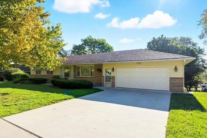 Property Photo:  225 Pickardy Lane  IA 51503 
