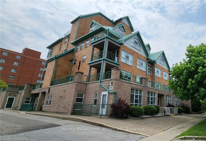 Property Photo:  