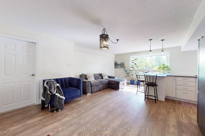 Property Photo:  61 Garden Street NE Middle Level  ON L1N 9E7 