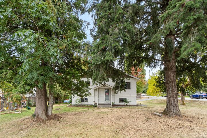 Property Photo: 1627 Northfield Rd BC V9S 3A8
