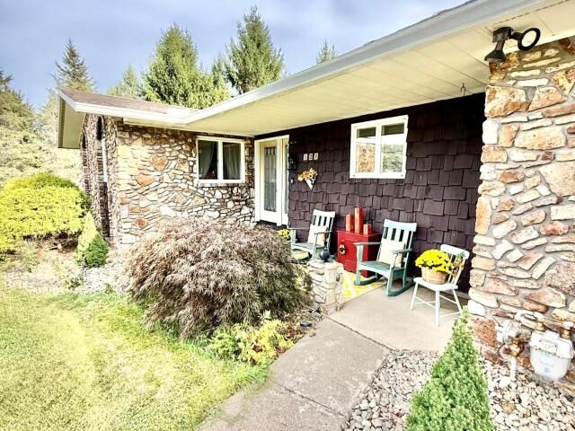 Property Photo:  121 Seventh Street  PA 16371 