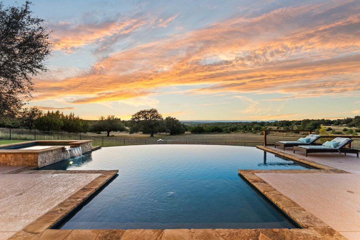 Property Photo:  1010 Vista Ridge Drive  TX 78663 
