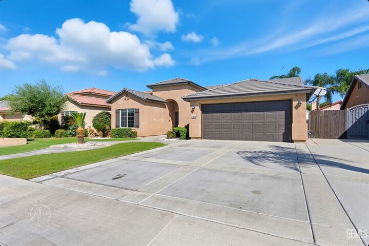 Property Photo:  10214 Pepperwood Drive  CA 93311 