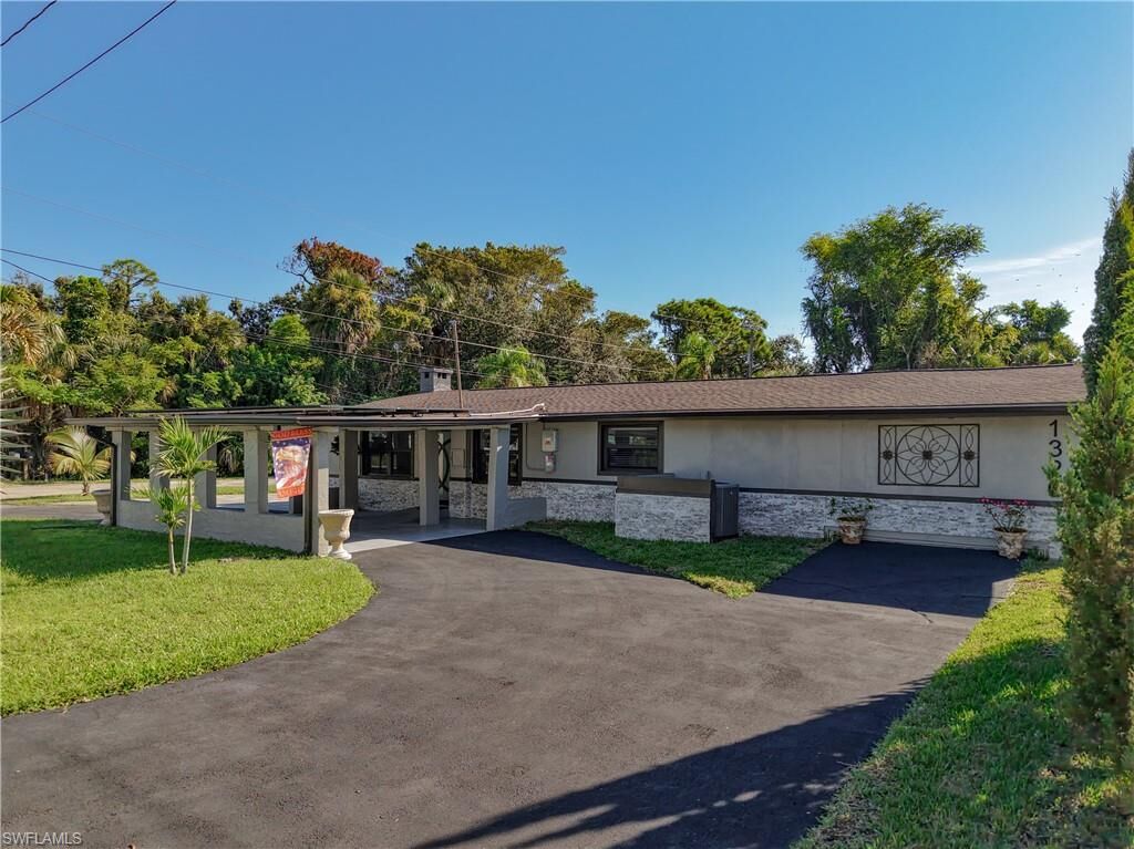 Property Photo:  1320 Lavin Ln  FL 33917 