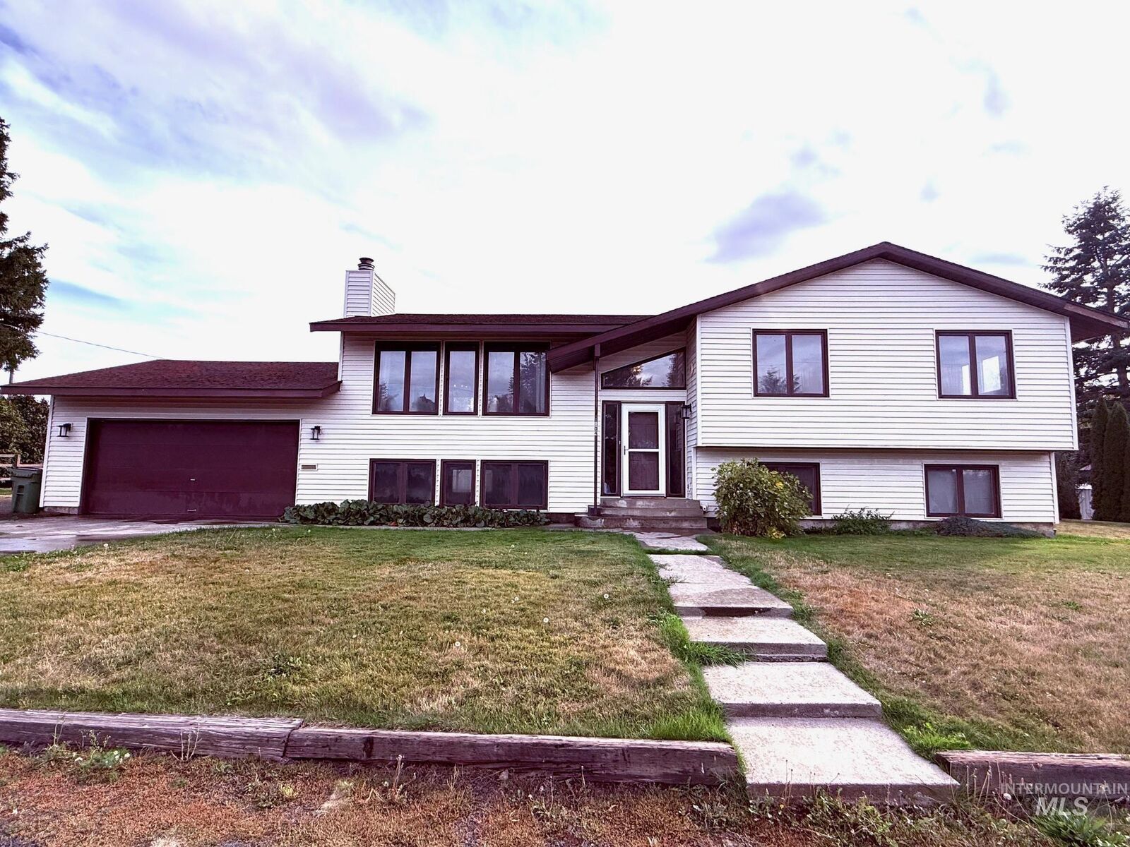 Property Photo: 1004 McKinley St WA 99113