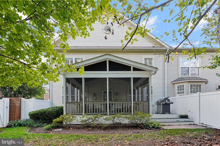 Property Photo: 43414 Westchester Square VA 20176