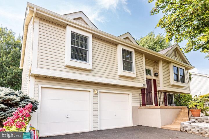313 Samantha Drive  Sterling VA 20164 photo