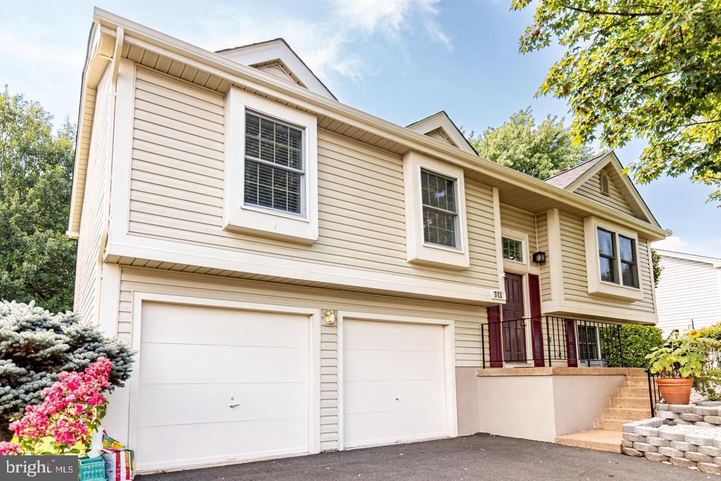 Property Photo:  313 Samantha Drive  VA 20164 