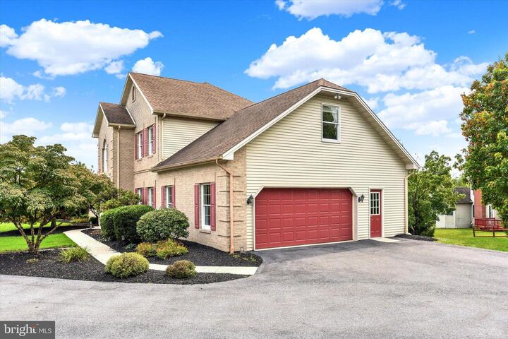 Property Photo:  4420 Rathlin Court  PA 17112