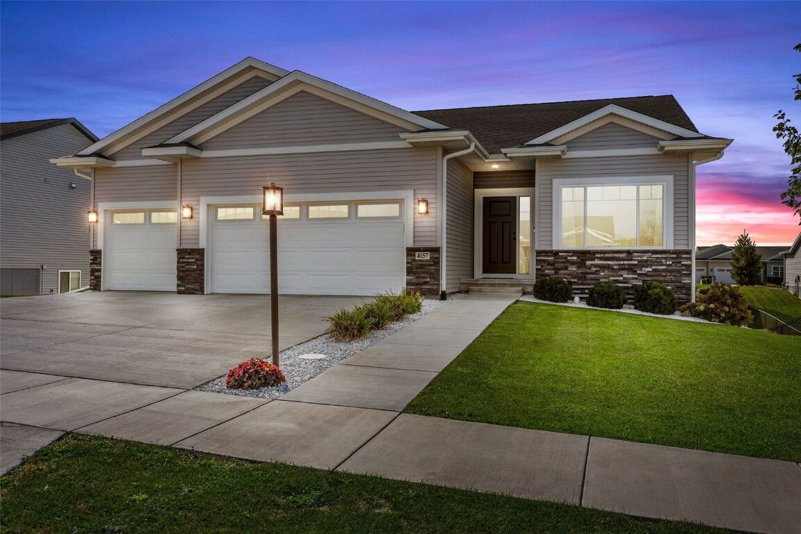 Property Photo: 4157 Anna St IA 52245