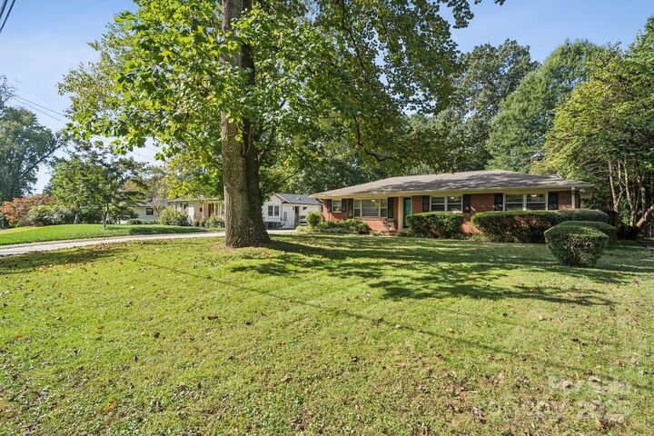 Property Photo:  5322 Chedworth Drive  NC 28210 