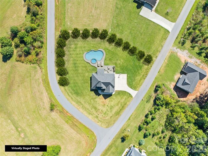 Property Photo:  895 Oak Ridge Farms Circle  NC 28658 