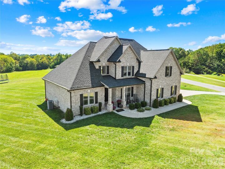 Property Photo: 895 Oak Ridge Farms Circle NC 28658