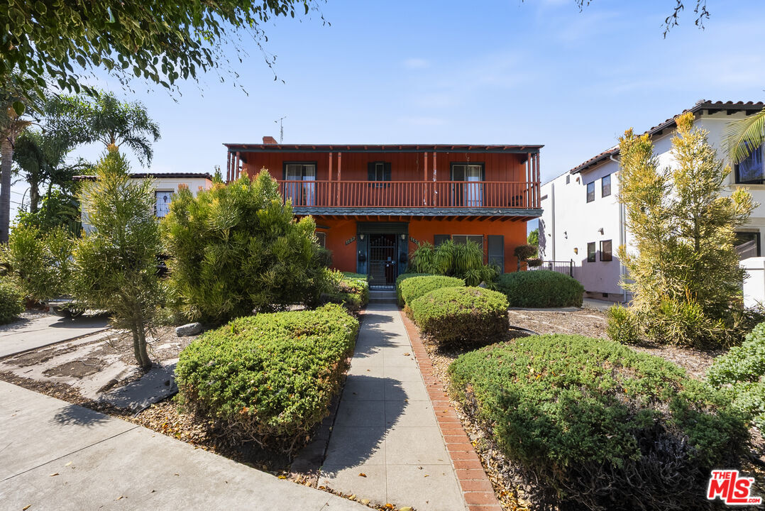 Property Photo:  1137 Meadowbrook Ave  CA 90019 
