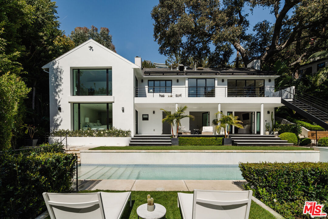 Property Photo:  1558 Sunset Plaza Dr  CA 90069 