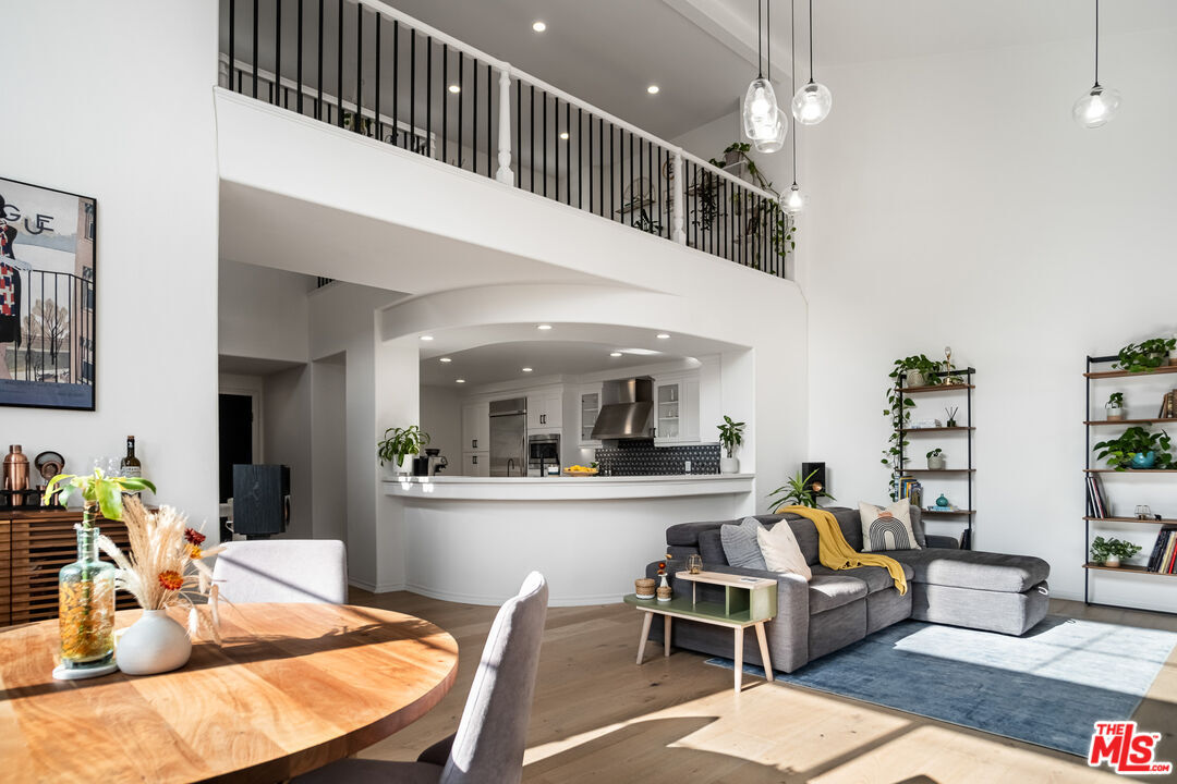 Property Photo: 13031 Villosa Pl CA 90094