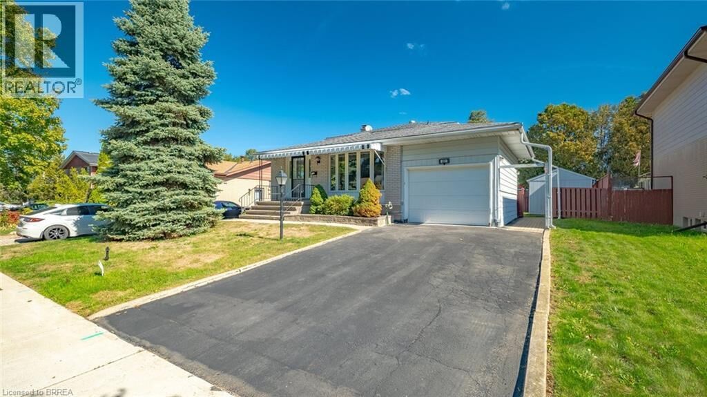 Property Photo:  15 Acorn Lane  ON N3R 3P3 