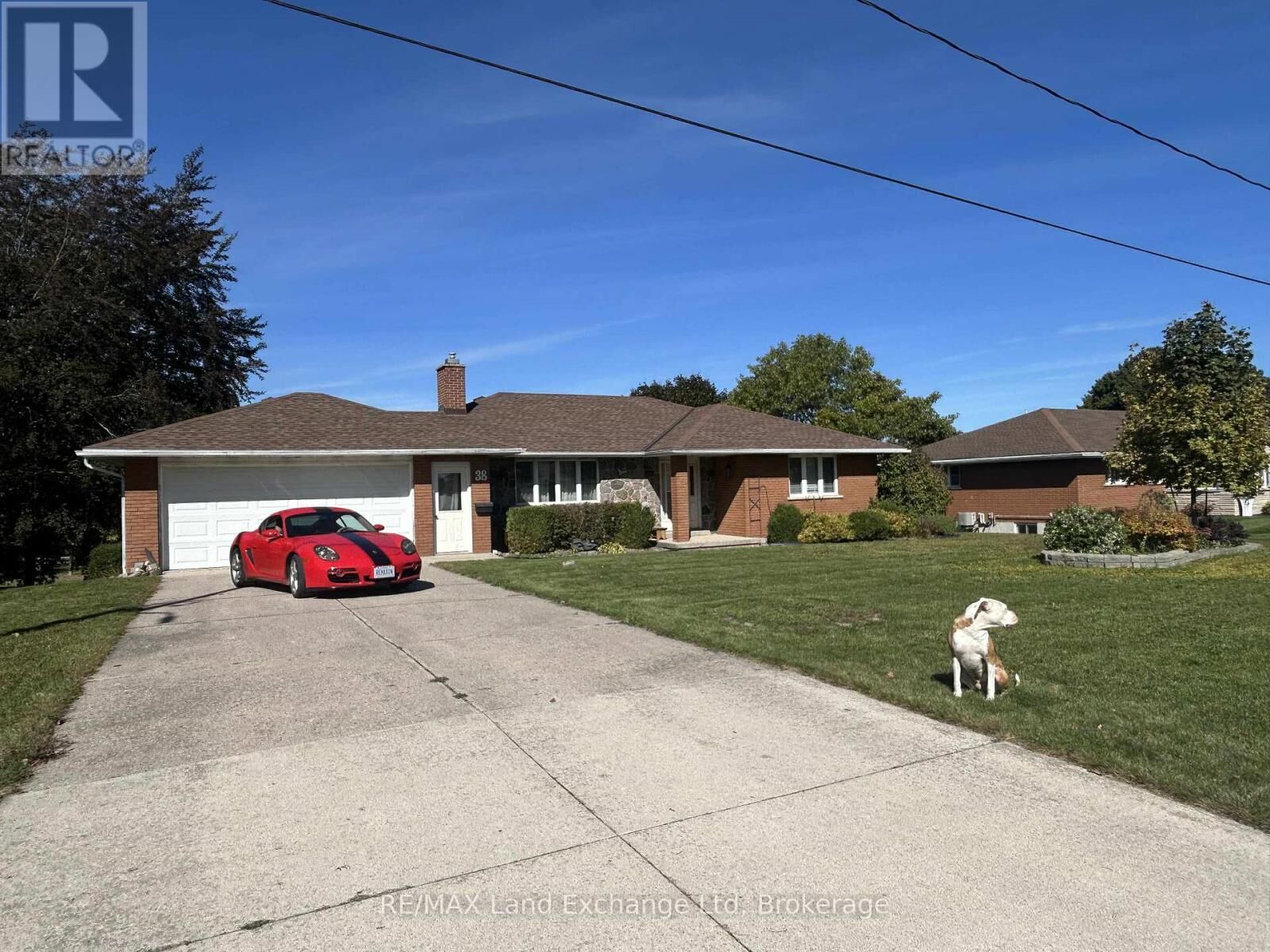 Property Photo:  38 Hillcrest Street West  ON N0G 2S0 