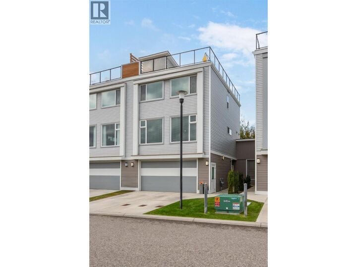Property Photo:  2051 Elkridge Drive 1  BC V4T 3K1 