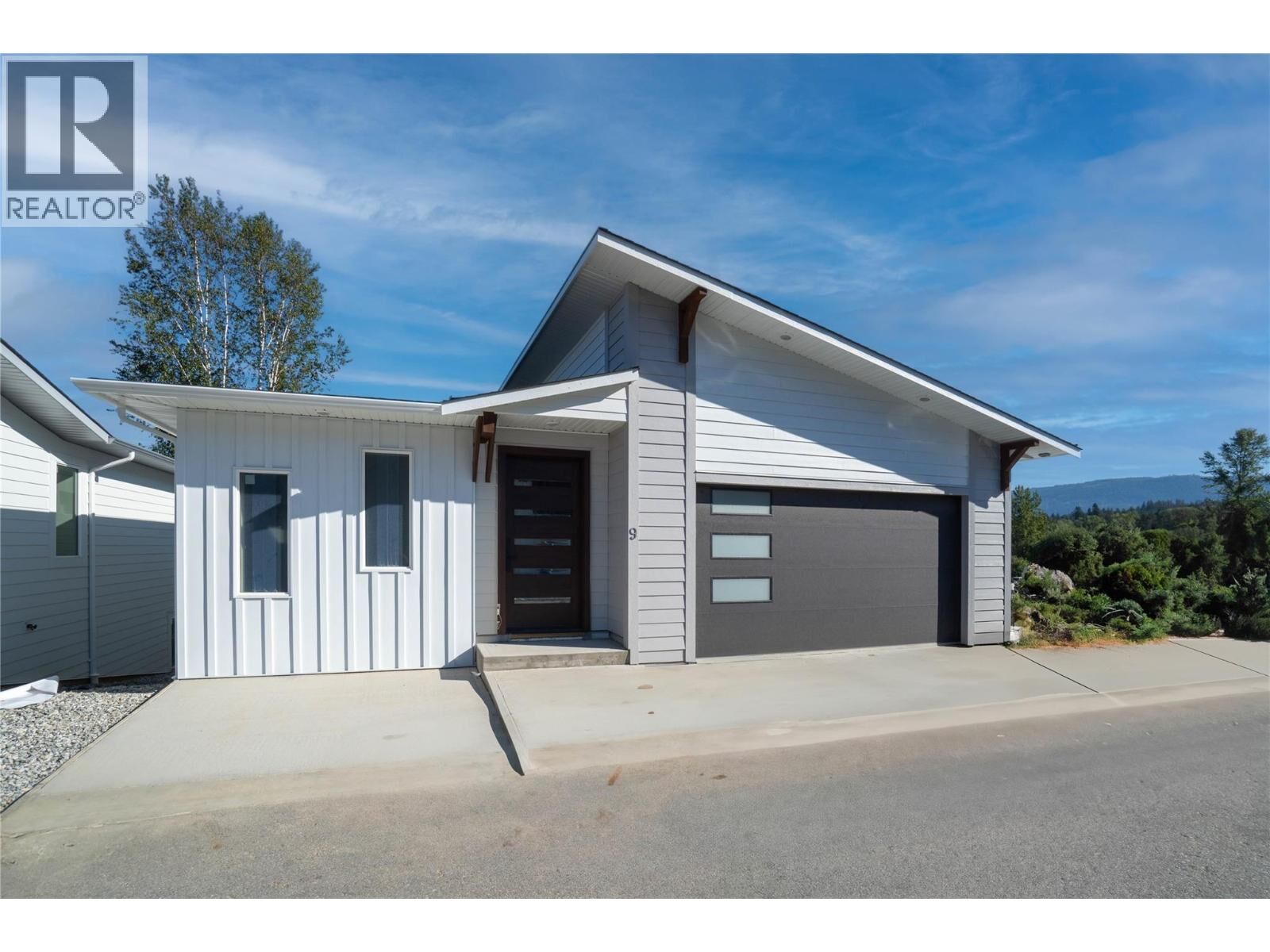 Property Photo: 1840 10 Street Southwest 9 BC V1E 0H2