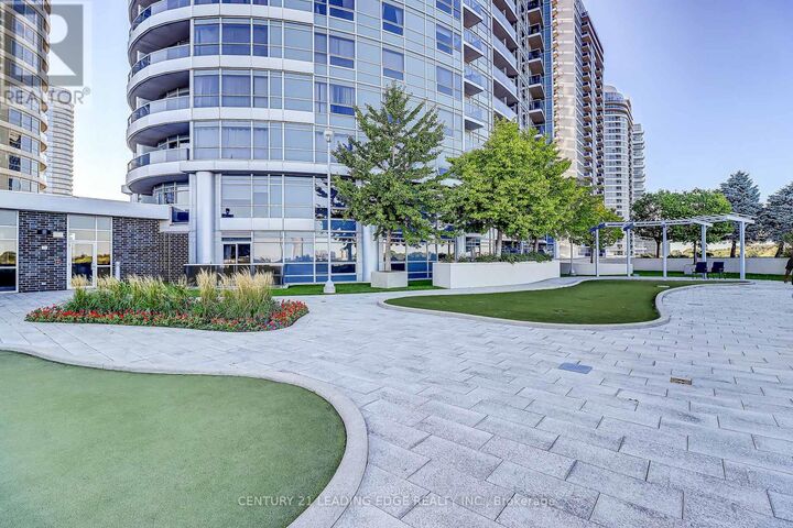 Property Photo:  125 Village Green Square 3311  ON M1S 0G3 