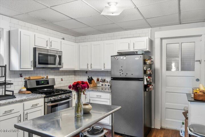 Property Photo: 10 Magnolia Terrace NY 12209