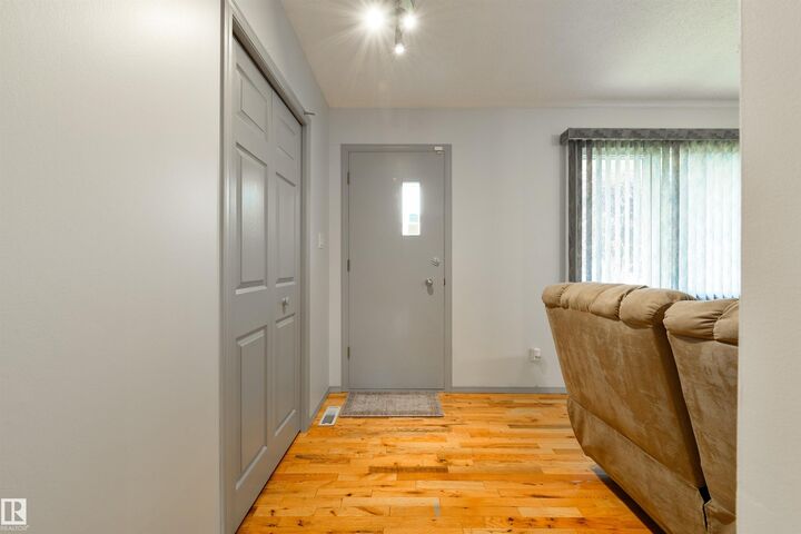 Property Photo:  10524 35 Avenue NW  AB T6H 4Z5 