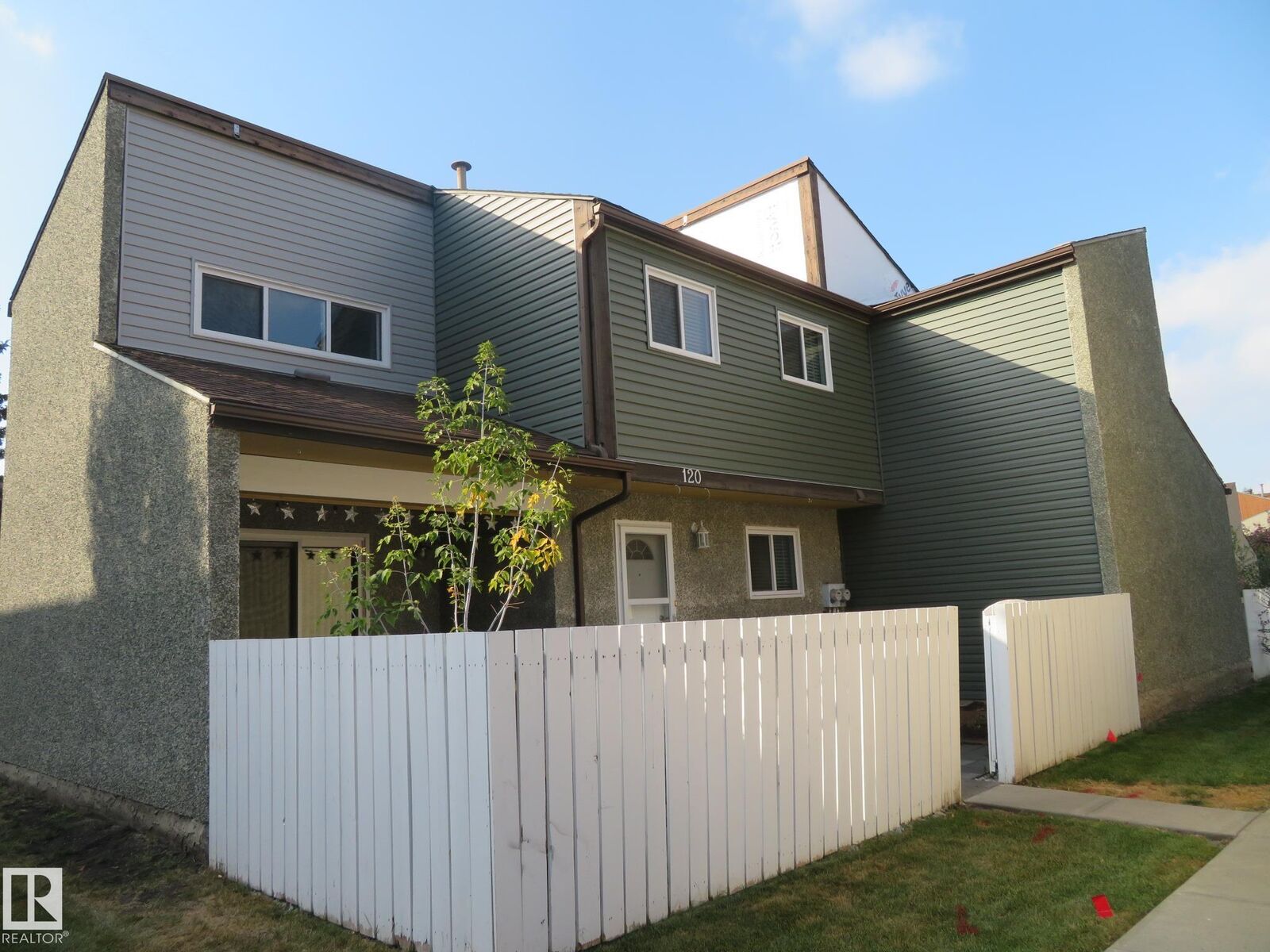Property Photo:  120 Kaskitayo Crest NW  AB T6J 3T3 