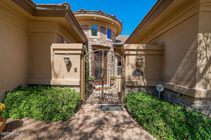 Property Photo: 6333 Franklin Trail Drive TX 79912