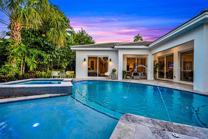 Property Photo:  4440 NE 15th Ter  FL 33334 