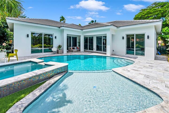 Property Photo:  4440 NE 15th Ter  FL 33334 