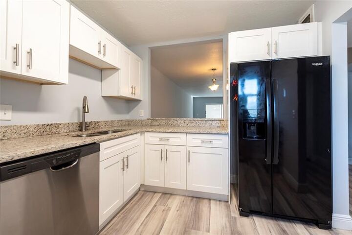 Property Photo: 6061 N Falls Circle Dr 102 FL 33319