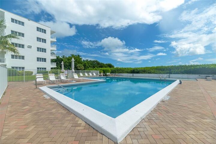 Property Photo:  33 Ocean Ave  FL 33404 