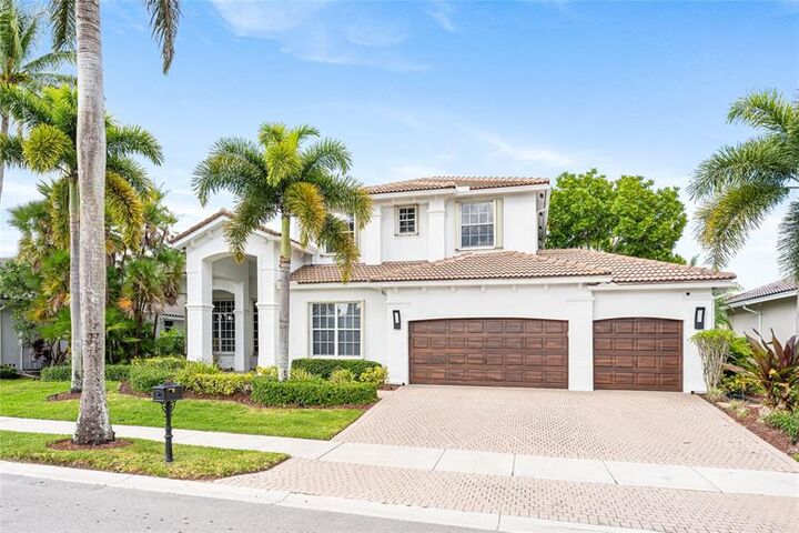 Property Photo:  2527 Montclaire Cir  FL 33327 