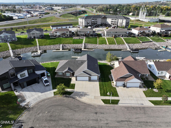 Property Photo: 2115 Bridgeview Court SE ND 58554