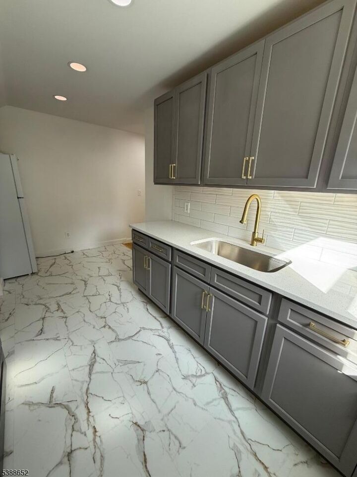 Property Photo:  5 Park St  NJ 07465 