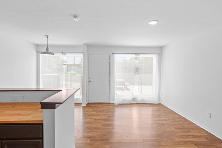 Property Photo: 1408 Hughes Street 4 TX 77023