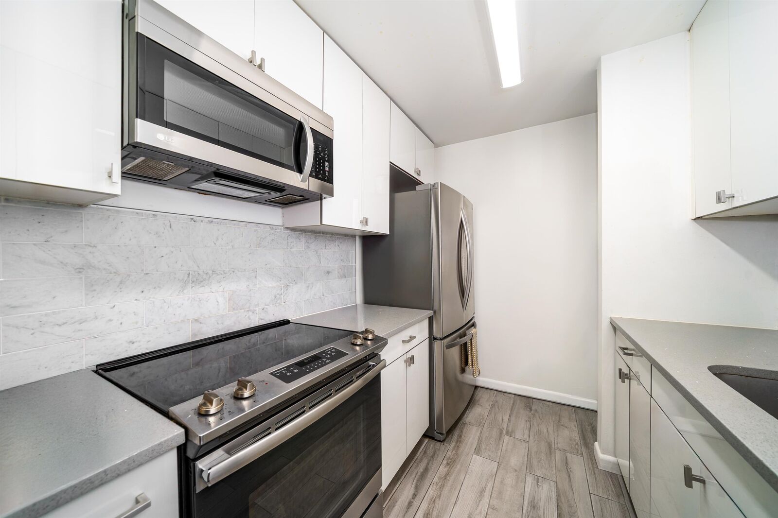 Property Photo:  9019 Wall St 2D  NJ 07047 