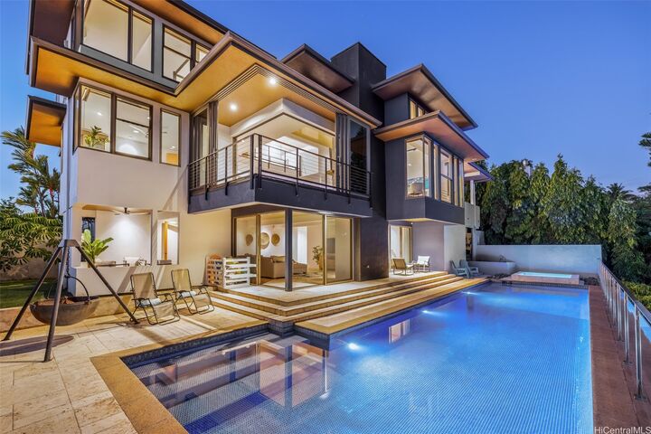 Property Photo: 2960 Laola Place HI 96813