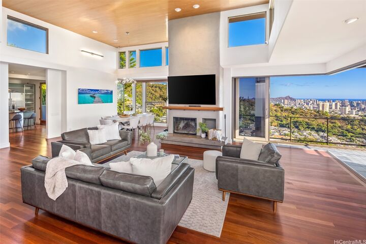 Property Photo:  2960 Laola Place  HI 96813 