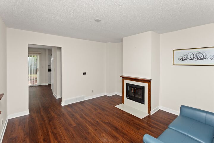 Property Photo:  703 NW Greenwood Street 5  IA 50023 