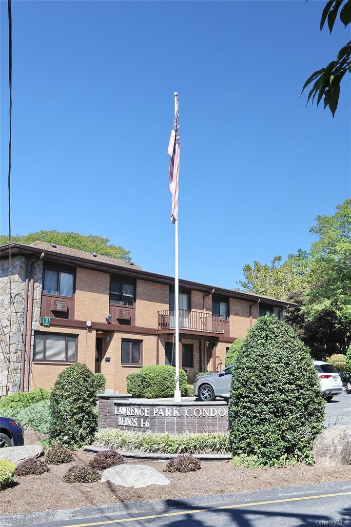 Property Photo:  1 W Lawrence Park Drive 10  NY 10968 
