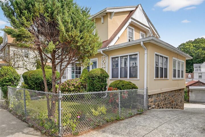 Property Photo:  180 Saratoga Avenue  NY 10705 